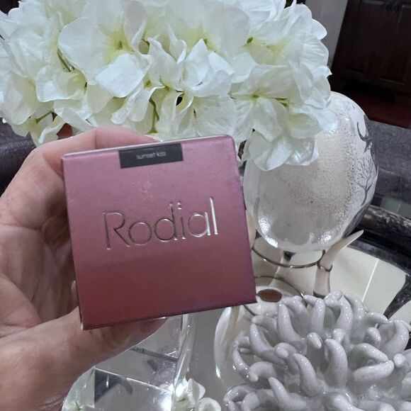 Rodial liquid blush - Picture 4 of 7